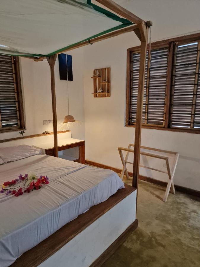 Mafia Island Bungalows Utende Экстерьер фото