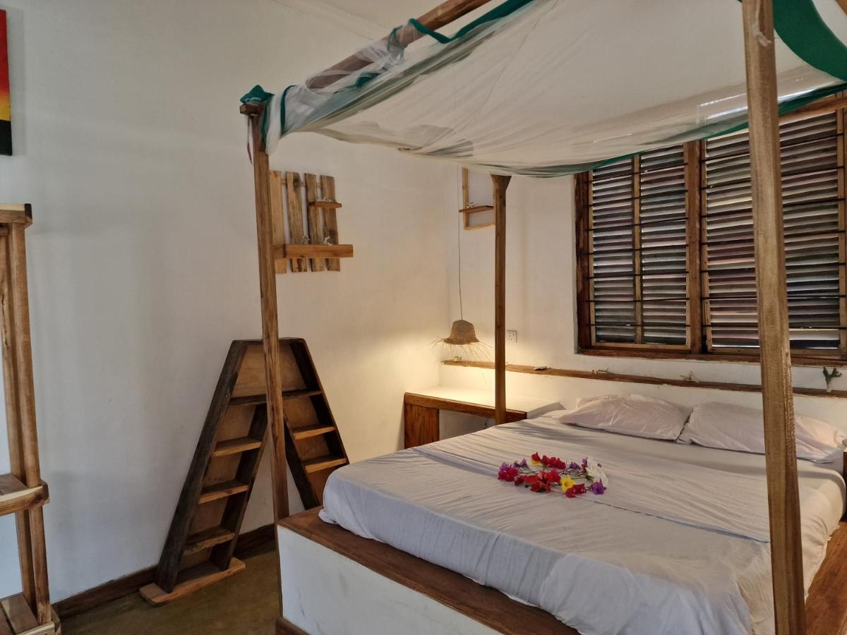 Mafia Island Bungalows Utende Экстерьер фото
