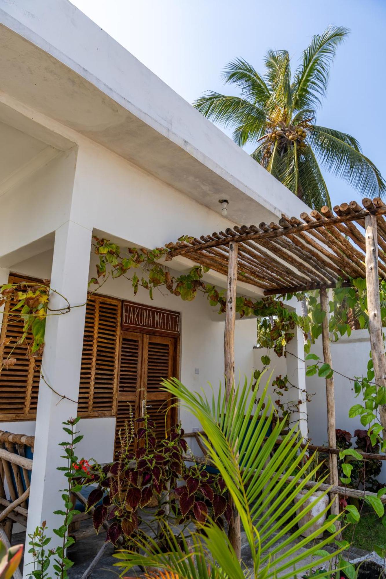 Mafia Island Bungalows Utende Экстерьер фото